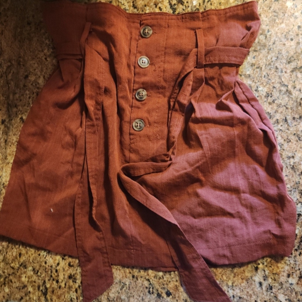 Women's/Juniors Rust Colored Skirt w/ Belt.